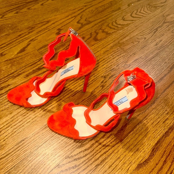 Stunning Red Suede Prada Sandals Size 40 - Picture 2 of 4